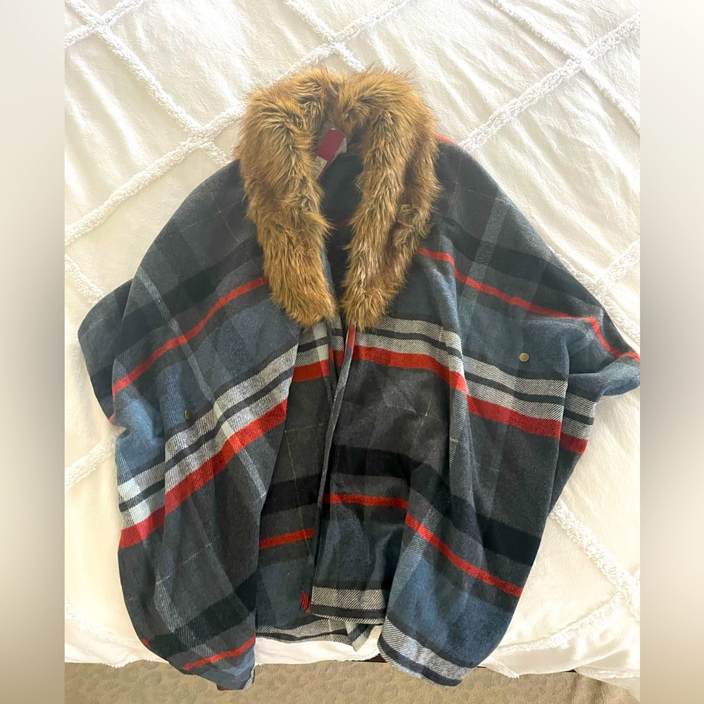 Fur trim plaid cape